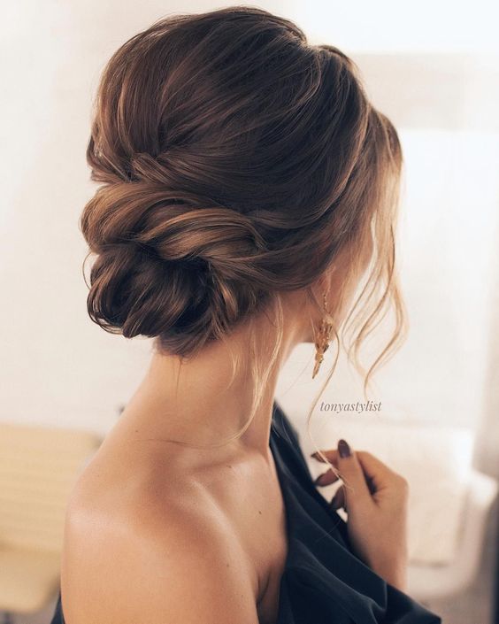 2023 wedding hair trends for brides, bridesmaids and wedding guests